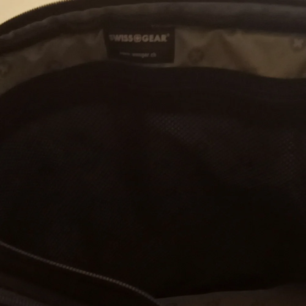 Swissgear Black SHERPA 16